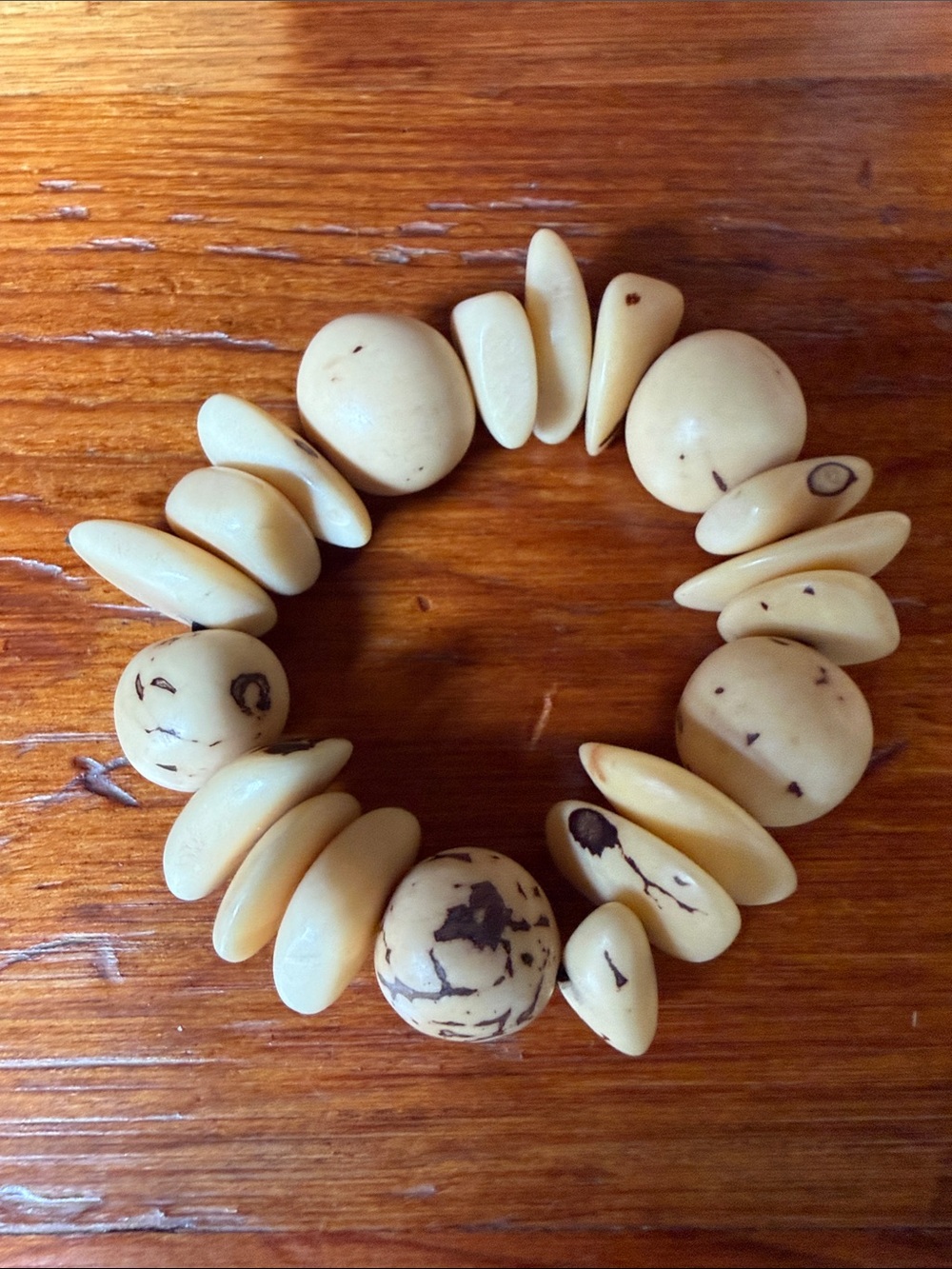 🌿Handcrafted Cream Bead Stretch Bracelet